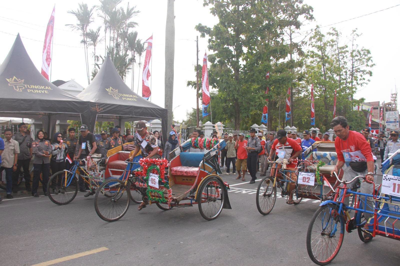Tradisi Lomba Balap Becak Hias Semarakkan HUT RI ke-81 dan Hari Jadi ke-61 Tanjab Barat